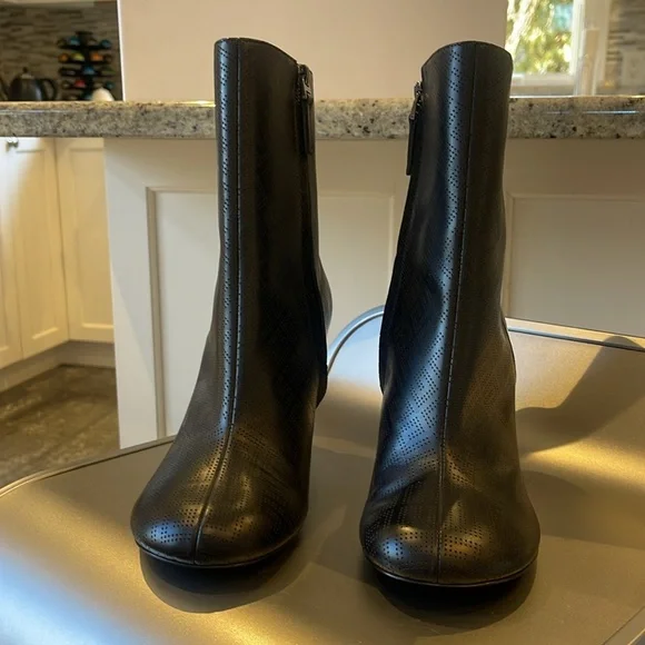 NIB GIVENCHY G CUBE BLACK ANKLE BOOTS. 39 - Picture 2 of 11